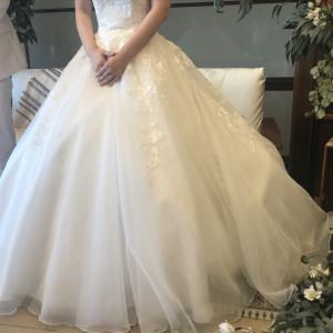 新婦のドレス|571745さんのザ・ヨミタンリゾート アクアグレイス・チャペル(ワタベウェディング)の写真(1280999)