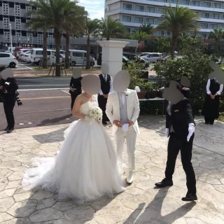 大階段前で