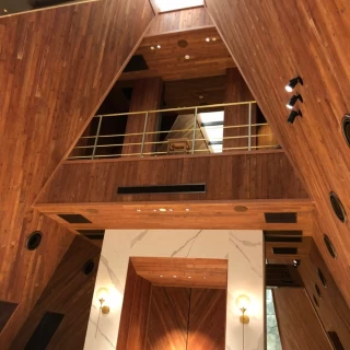 チャペル後方。この2階の部分に聖歌隊が来るそうです。
