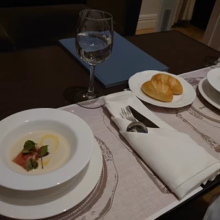 パンが温かく、柔らかく、とても美味しかったです。