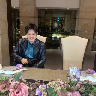 披露宴会場エトワール　女優ライト付きの高砂