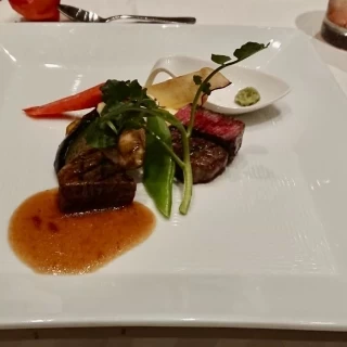 牛ヒレ肉の網焼きは熱々で大好評でした