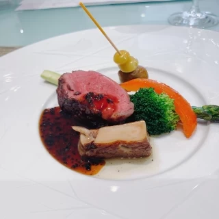 お肉は千葉県産のしあわせ絆牛を使用しているそうです。
