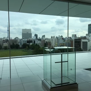 窓が広い挙式会場
