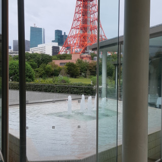 チャペルに向かう通路から見える東京タワー