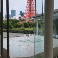チャペルに向かう通路から見える東京タワー