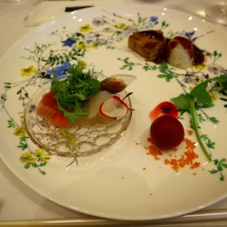 前菜はフォアグラのソテーなど