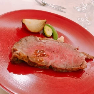 メインのお肉料理はとてもおいしかったです。