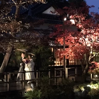 お庭から入場できます。