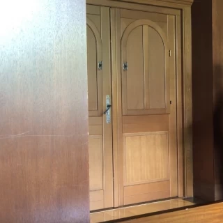 チャペルの扉