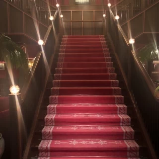 入った瞬間の大階段！