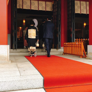 外から参進して、挙式場所に向かいます|572975さんの日枝神社の写真(1115283)