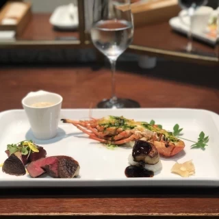 新婦新婦の控室です。
式後にお食事がいただけます。