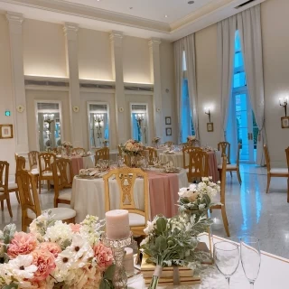 窓があり、外が見えるようになっています。