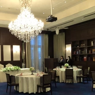 ヘミングウェイの会場