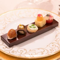 前菜の前に五味を味わえるメニューです