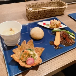 試食。少しずつですが大体内容は一緒。