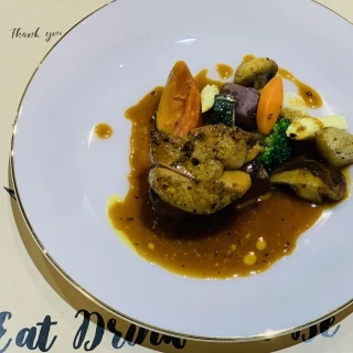 お肉がとても柔らかくソースと合っていて美味しかったです。