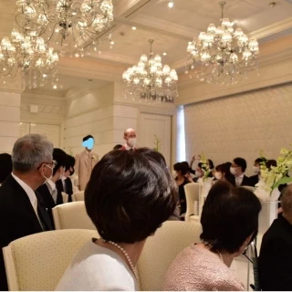途中で幕を開けて明るさを取り込みました