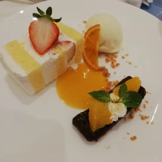 ケーキは美味しい