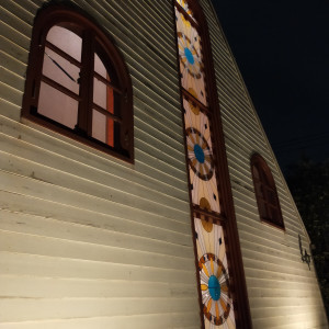 夜のチャペルの裏側。ステンドグラス|573846さんのプリティチャペル大宮（ セントパルク教会 ）の写真(1842046)
