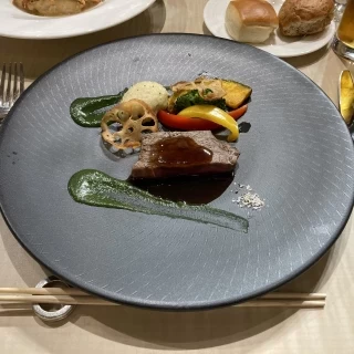 コースの肉料理です。大変評判でした。