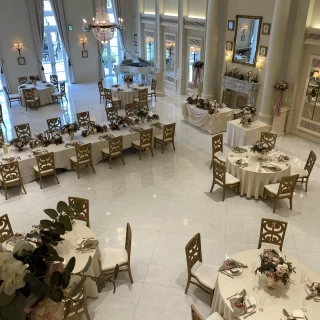 落ち着いた雰囲気の会場。