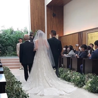 大きな窓のあるチャペル