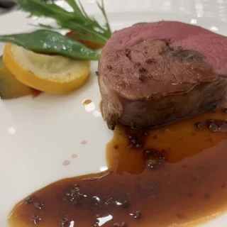 メインのお肉。柔らかくておいしい。