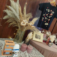 持ち込みしたグッズを、ウェイティングルームに飾ってくれます。