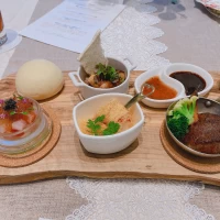 箸で食べられる仕様になっています。