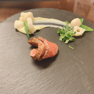 お肉料理です。