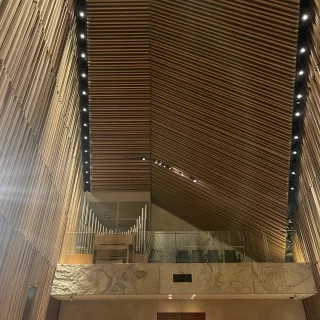 挙式会場の後方で演奏されるようです