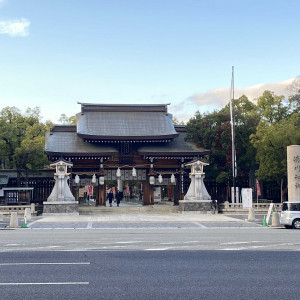 神社の正面門。こちらで撮影されているご夫婦もいました。|574473さんの湊川神社 楠公会館の写真(1125963)