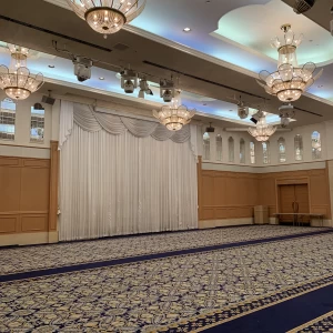 天井も高くかなり広めの会場|574548さんのホテルポートプラザちばの写真(1134260)