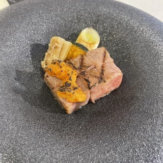 ステーキ料理です。