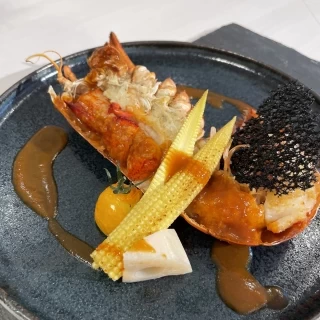 オマールエビの料理です。