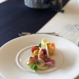 試食会、前菜のオマール海老です。
