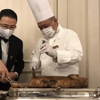 ローストビーフ切り分けの写真です。