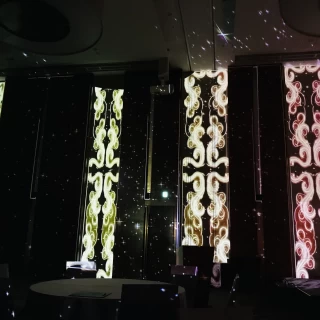 プロジェクションマッピングが出来ます。