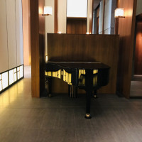 エレベーターの所の
ピアノ