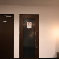喫煙室入口