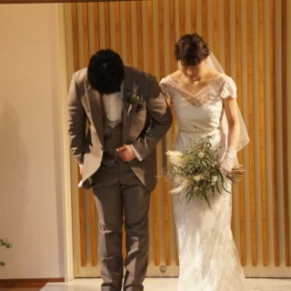 ドレス、ブーケはナチュラルに
