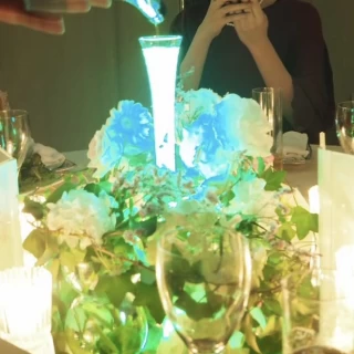 液体を注ぐと色が変わる演出がありました。