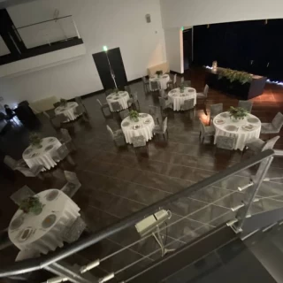 会場