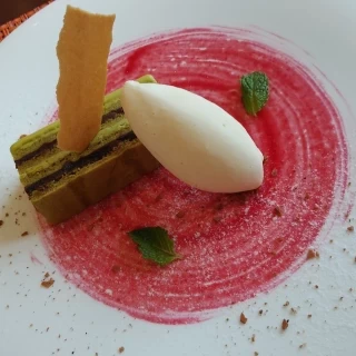 試食のピスタチオのケーキ