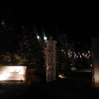 夜のエントランス