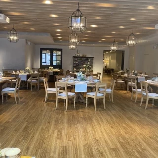カジュアルな披露宴会場