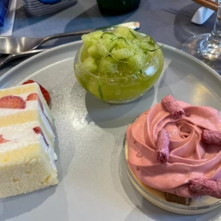 コース料理のケーキは、ウェディングケーキ含め3品♪