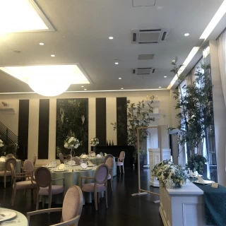 横から見た披露宴会場